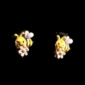 Bee stud earrings NWT